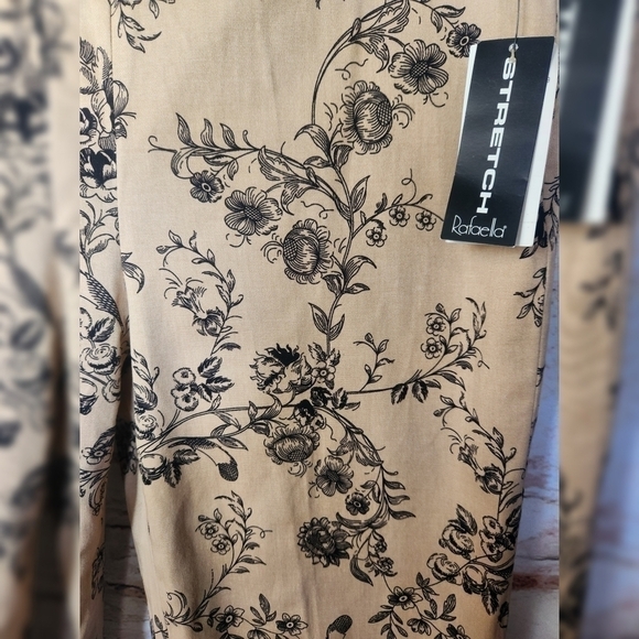 Rafaella Black and Tan Floral Capris - Picture 3 of 5